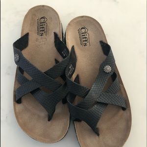 Cliffs White Mountain Black Womens Sandals 81/2